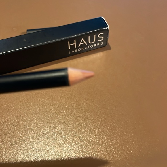 Haus Lady Gaga Lip liner En point - Picture 2 of 2